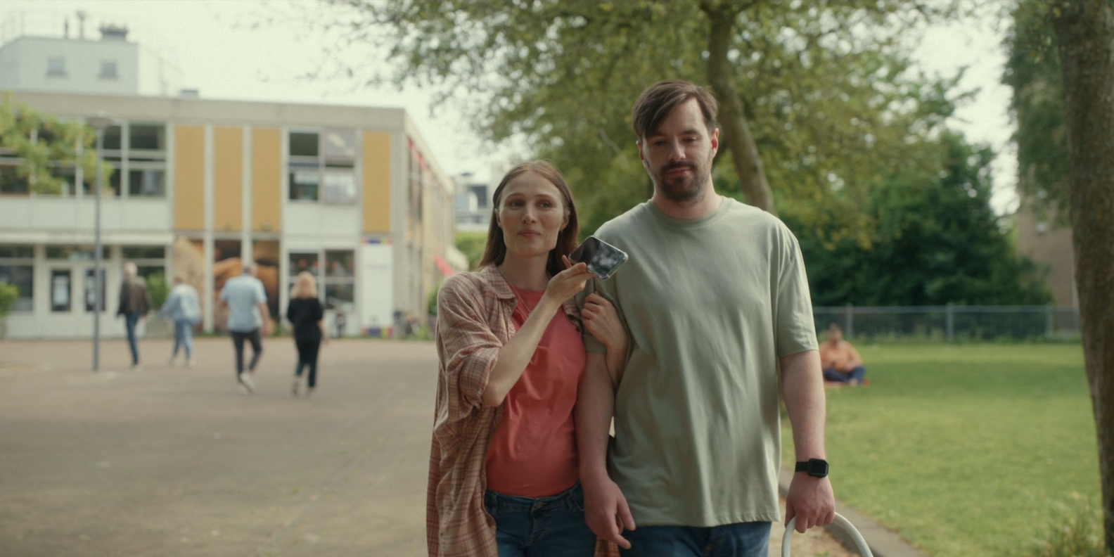 Blind Sherlock - Wandelen in het park - On-Location - 2